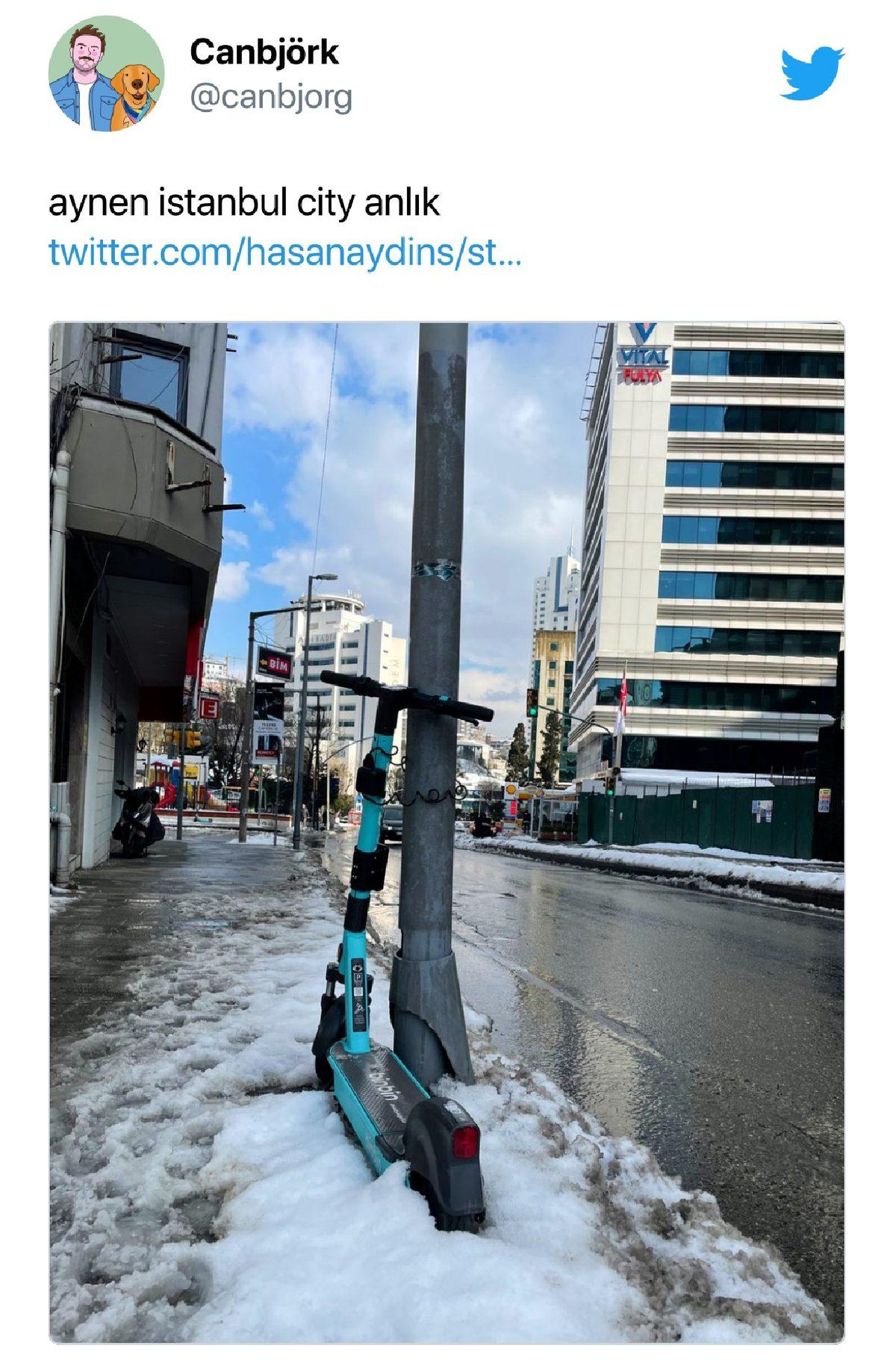 Sosyal Medyada Beğeni Yağmuruna Tutulan Karlar İçindeki Elektrikli Scooter Fotoğrafı NFT Oldu