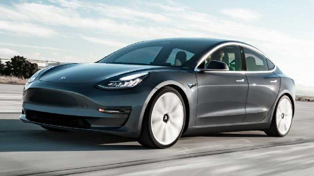 Tesla Model 3, Neredeyse Hiçbir Müdahale Olmadan 620 Kilometre Yol Aldı [Video]