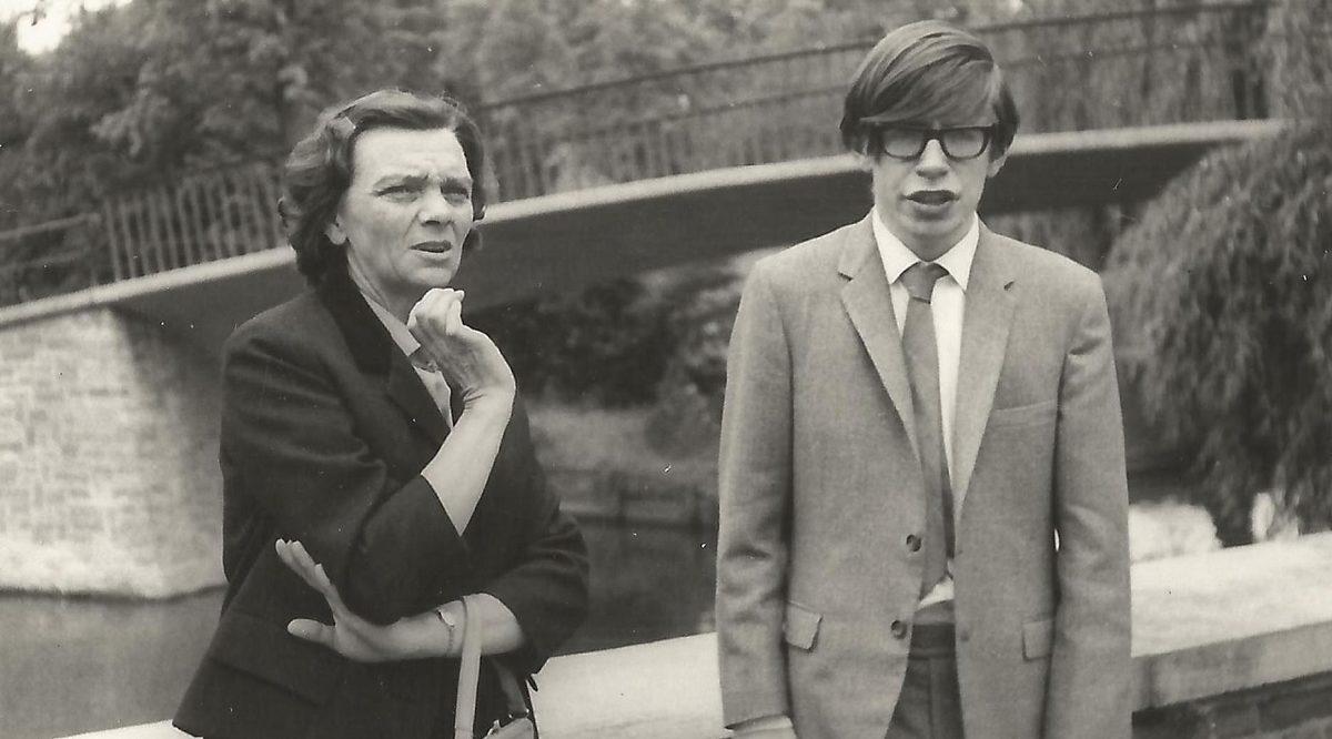 Bedeni Yerine Zihni ile Özgür Olan Bir Dahi: Stephen Hawking’in Akıllara Kazınan 13 Özelliği