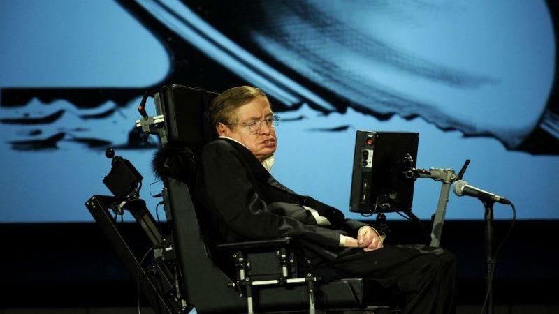 Bedeni Yerine Zihni ile Özgür Olan Bir Dahi: Stephen Hawking’in Akıllara Kazınan 13 Özelliği
