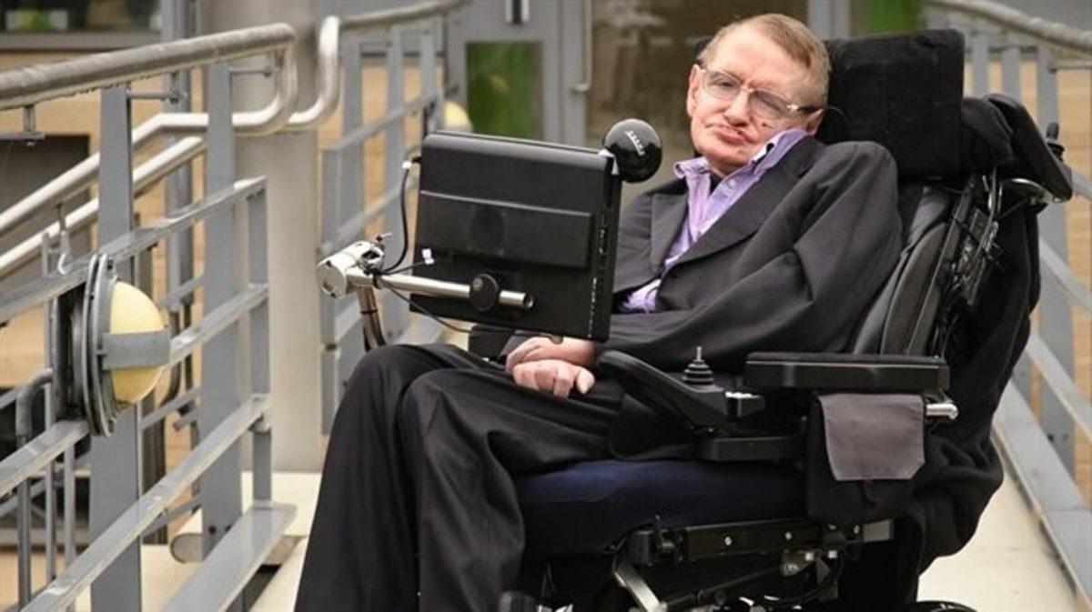 Bedeni Yerine Zihni ile Özgür Olan Bir Dahi: Stephen Hawking’in Akıllara Kazınan 13 Özelliği