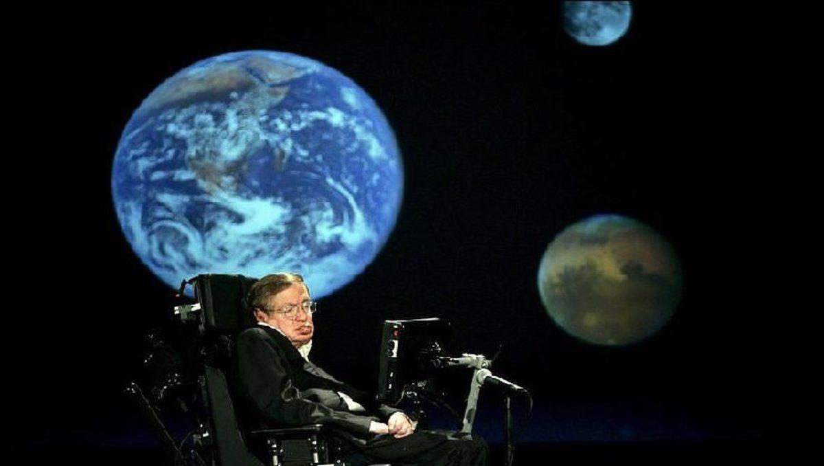 Bedeni Yerine Zihni ile Özgür Olan Bir Dahi: Stephen Hawking’in Akıllara Kazınan 13 Özelliği