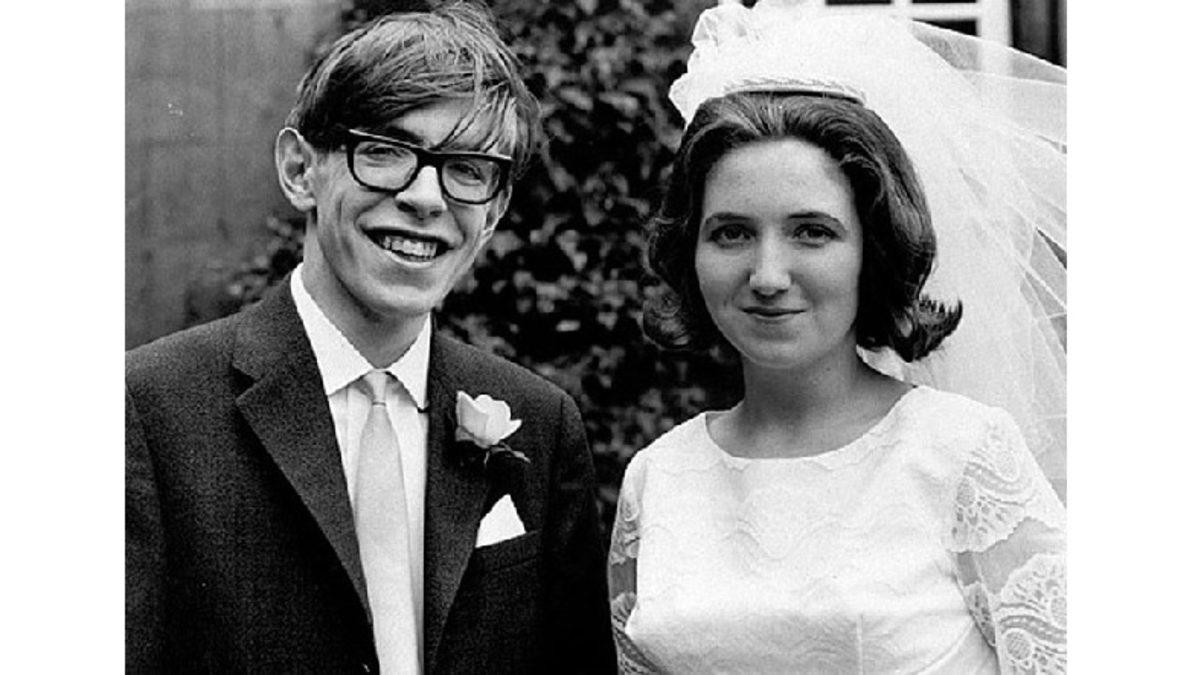 Bedeni Yerine Zihni ile Özgür Olan Bir Dahi: Stephen Hawking’in Akıllara Kazınan 13 Özelliği