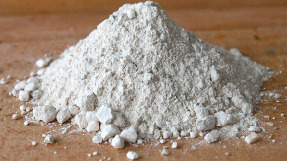 Kahvaltı Sofrasının Vazgeçilmezi Olan Pekmezin İçindeki Gizli Madde: Beyaz Toprak Sağlığa Zararlı mı?