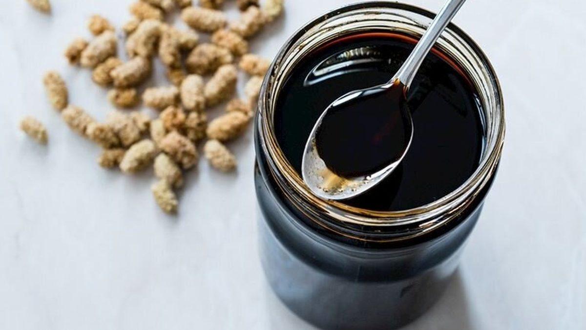 Kahvaltı Sofrasının Vazgeçilmezi Olan Pekmezin İçindeki Gizli Madde: Beyaz Toprak Sağlığa Zararlı mı?