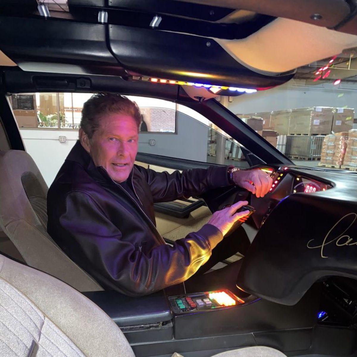 David Hasselhoff, Kara Şimşek Replikası Aracını Açık Artırmaya Sundu