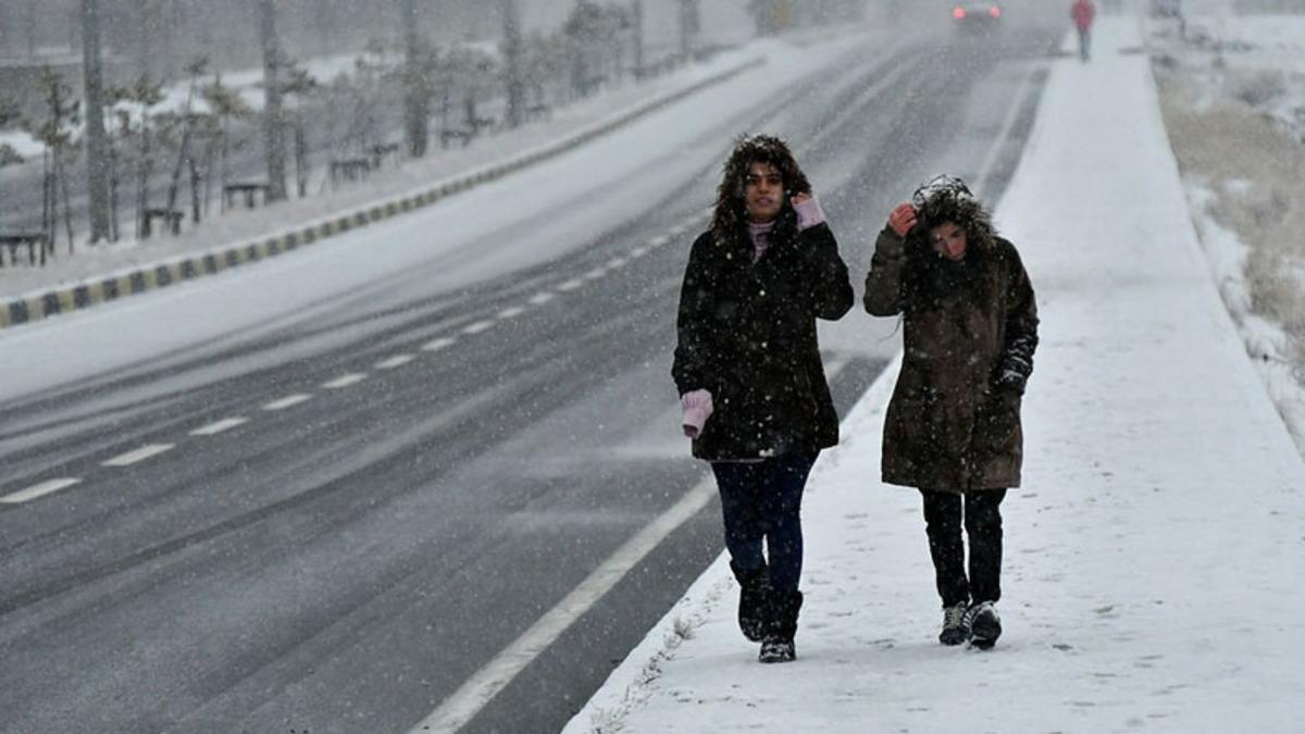 İstanbul Dahil 16 İlde Kar Yağışı Nedeniyle Okullar Tatil Edildi