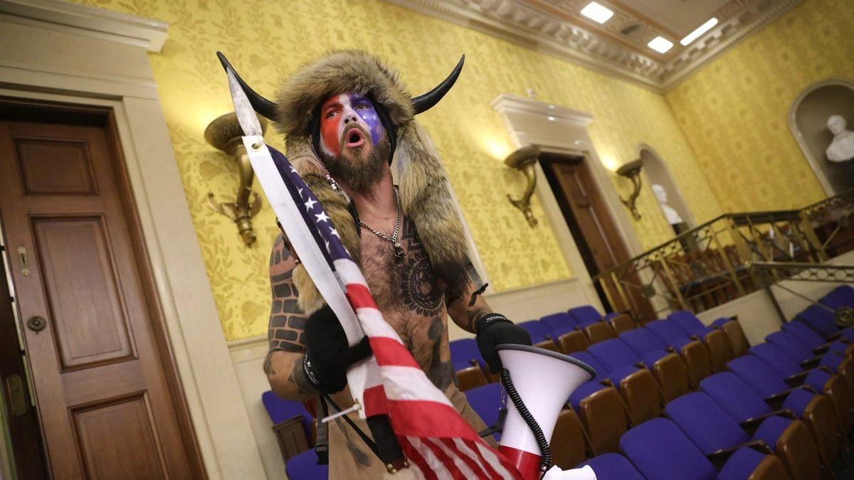 Facebook ve Instagram’da Donald Trump’ın Banı Süresiz Hale Getirildi