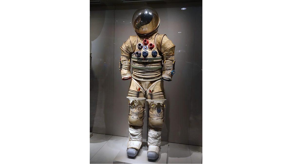 Dünya’nın İçinden Geçen Bir Delikten Düşmeniz Ne Kadar Sürerdi ve Neler Yaşardınız?