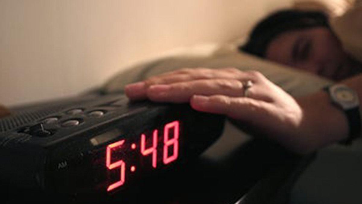 Sabahları Zombi Gibi Uyanmaya Son: Dinç Uyanmak İçin Nasıl Bir Alarm Seçmelisiniz?