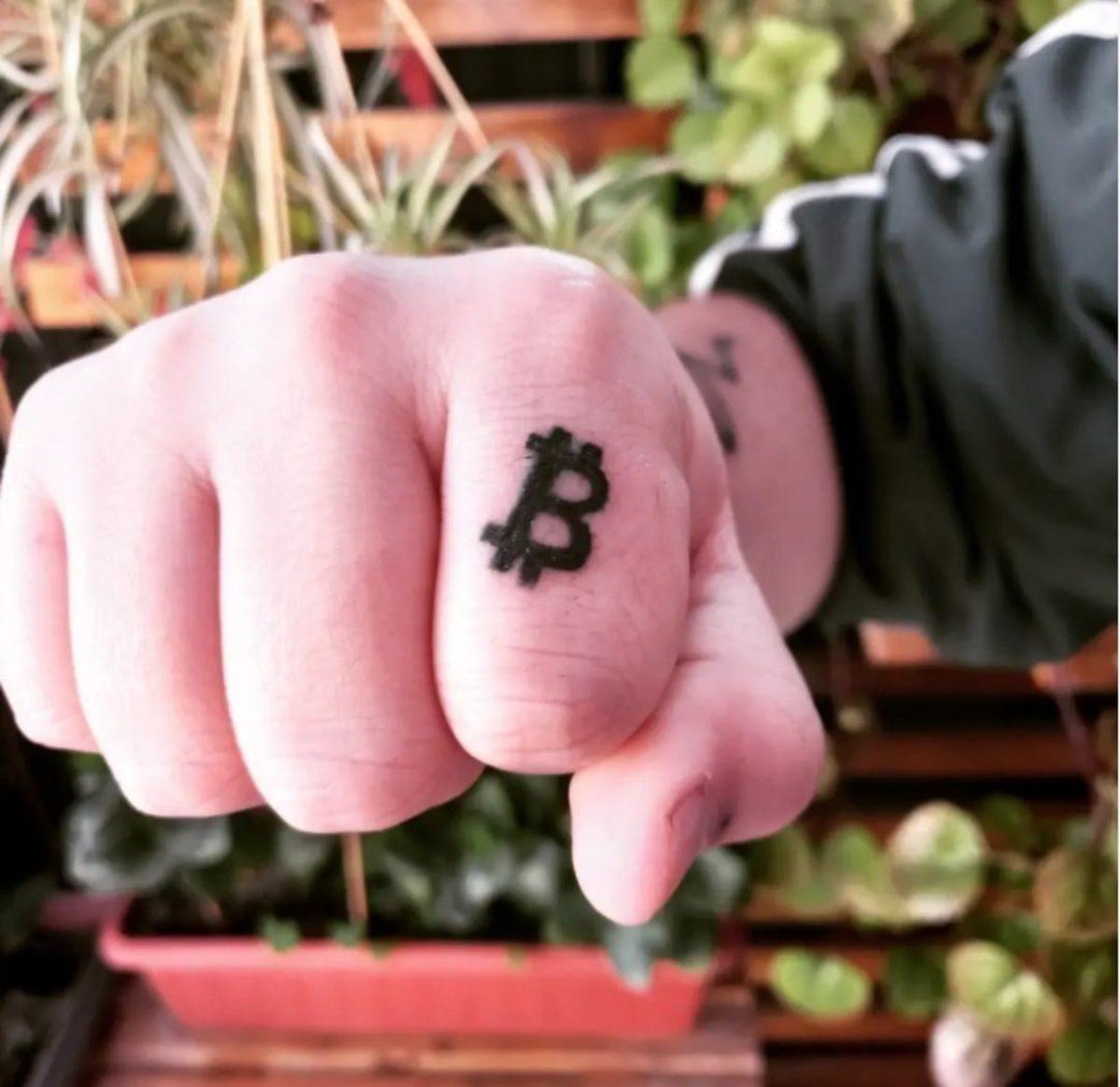 Vücutlarına Kripto Para Dövmesi Yaptıranların Sayısı Bir Yılda Rekor Artış Gösterdi: İşte Karşımıza Çıkan Bazı Örnekler