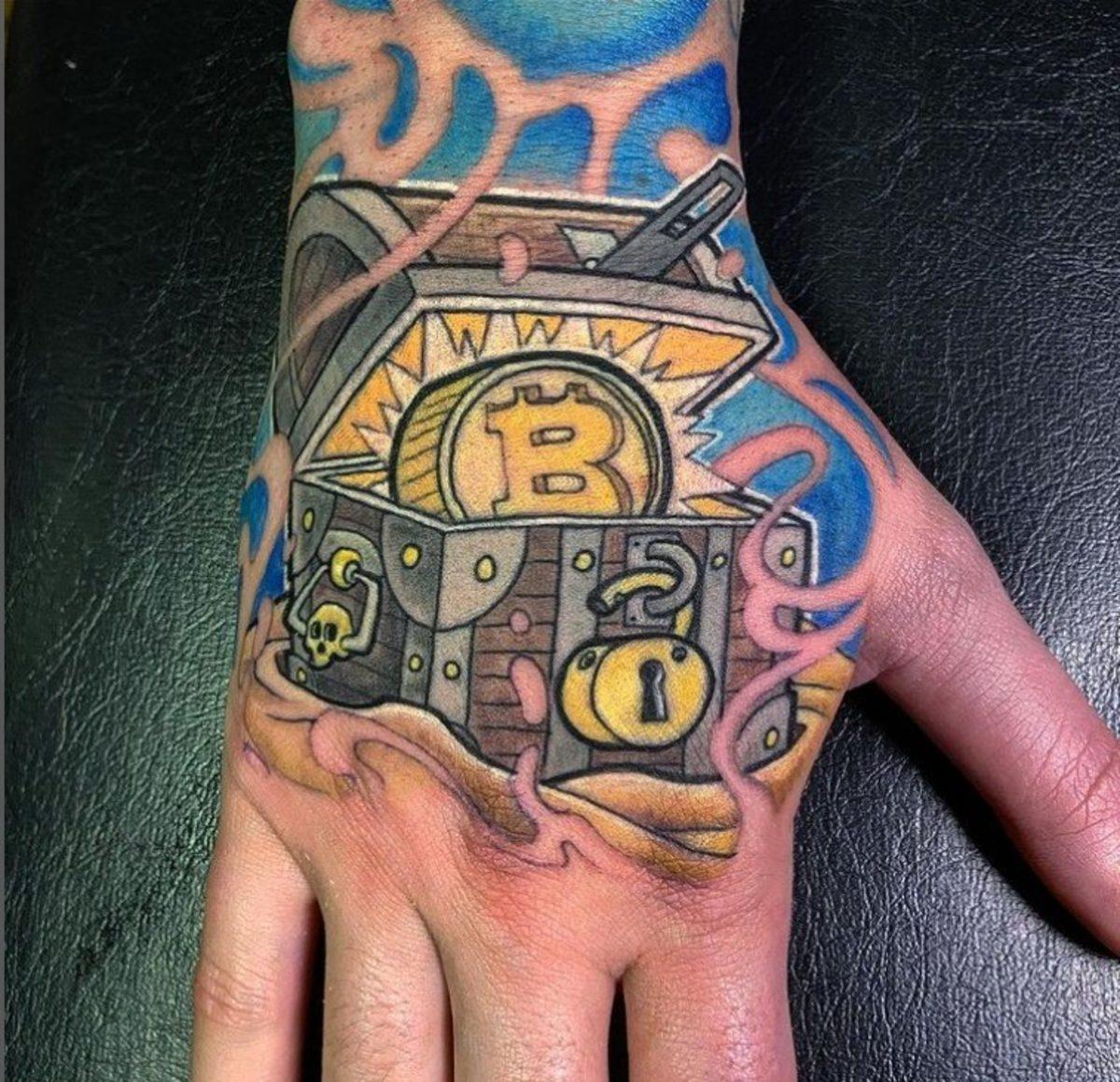 Vücutlarına Kripto Para Dövmesi Yaptıranların Sayısı Bir Yılda Rekor Artış Gösterdi: İşte Karşımıza Çıkan Bazı Örnekler