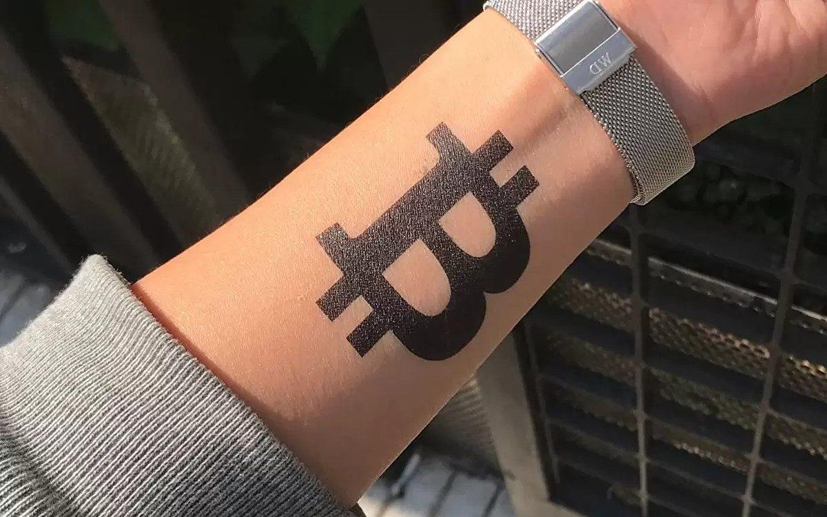 Vücutlarına Kripto Para Dövmesi Yaptıranların Sayısı Bir Yılda Rekor Artış Gösterdi: İşte Karşımıza Çıkan Bazı Örnekler