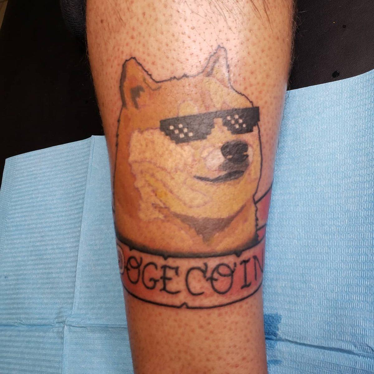 Vücutlarına Kripto Para Dövmesi Yaptıranların Sayısı Bir Yılda Rekor Artış Gösterdi: İşte Karşımıza Çıkan Bazı Örnekler