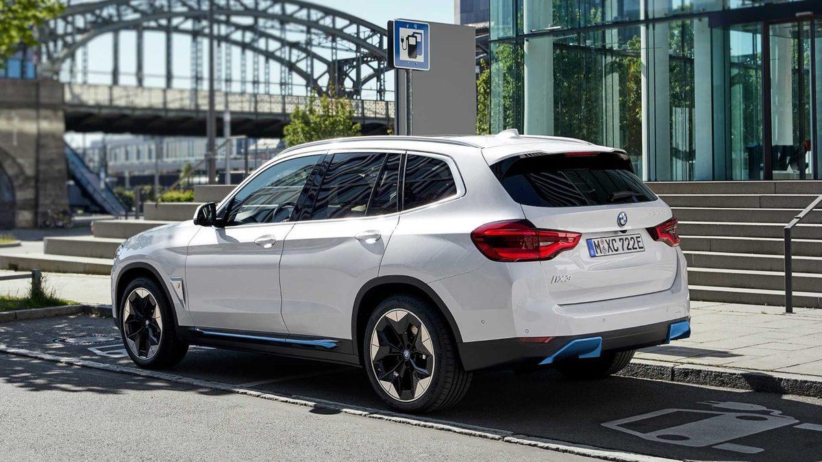 BMW iX3, Türkiye’de Ön Siparişe Açıldı