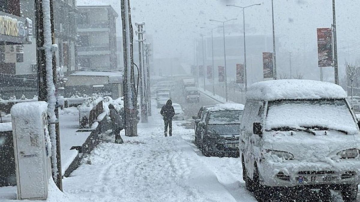 Kar Esareti Bitmiyor: 22 İlde Okullar Tatil Edildi