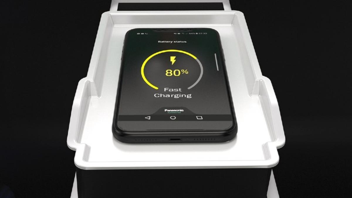 Panasonic, Yeni Araç İçi Kablosuz Şarj İstasyonunu Duyurdu
