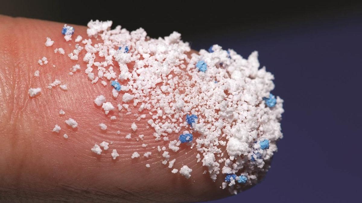 İnsan Kanında İlk Kez Mikroplastik Tespit Edildi: Su İçtiğimiz Pet Şişeler Damarlarımızda Dolaşıyor!