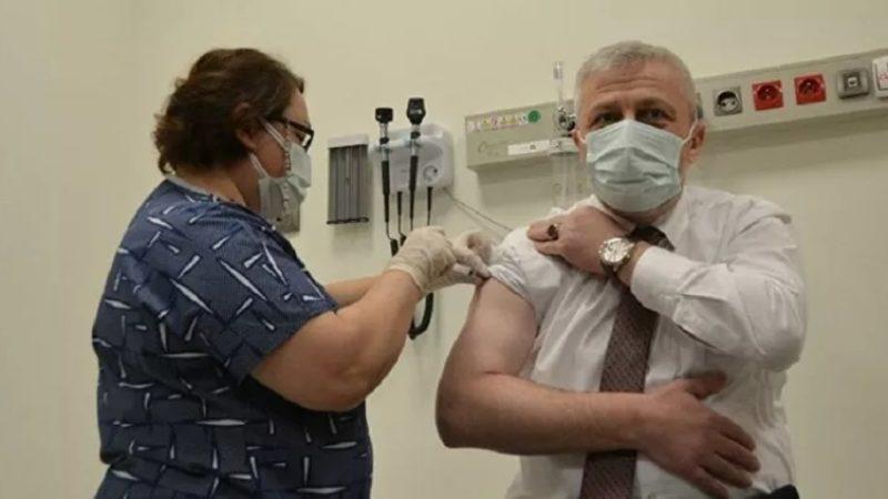 Bursa Sağlık Müdürü, Yeniden Koronavirüs Aşısı Yaptırdı (İlki Plasebo Çıktı)