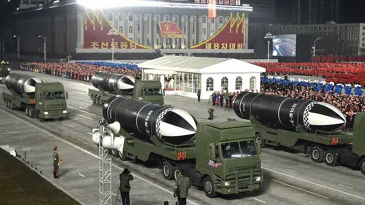 Kuzey Kore, Denizaltından Atılan Yeni Nesil Balistik Füzelerini Gösterdi