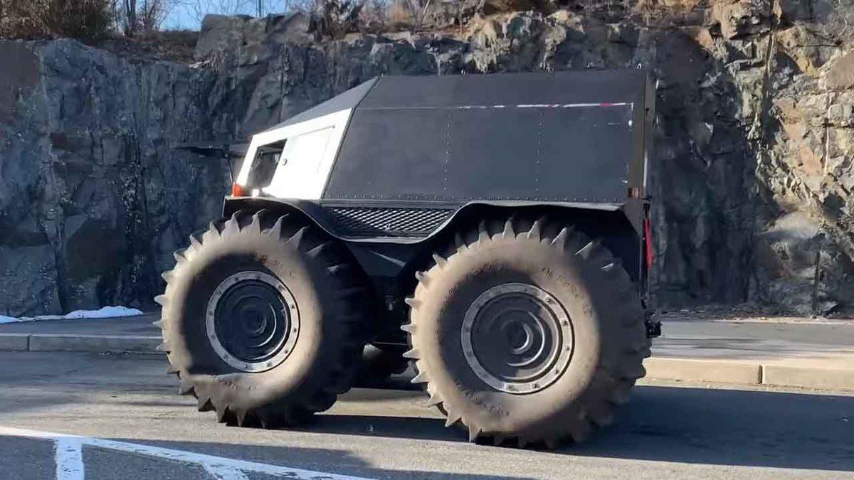 Devasa Boyutuyla Görenlere Defalarca Bakma İhtiyacı Hissettirecek Arazi Aracı [Video]