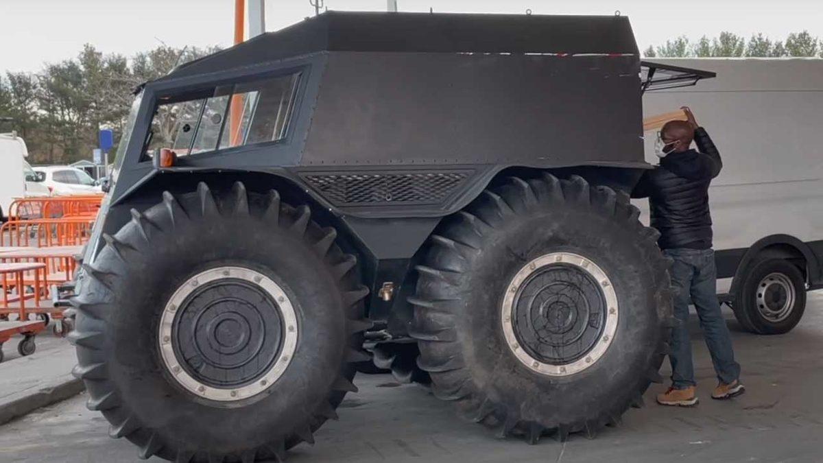 Devasa Boyutuyla Görenlere Defalarca Bakma İhtiyacı Hissettirecek Arazi Aracı [Video]