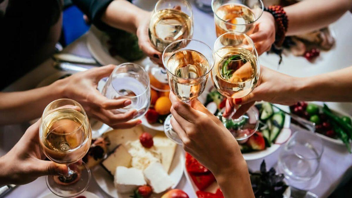 Kadeh Tokuşturma Geleneğinin Ortaya Çıkmasını Sağlayan Çok Garip Sebep