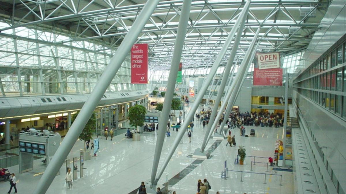 Almanya’da COVID-19’a Yakalanan Bir Türkün Sahte Test Sonucuyla Uçağa Binmeye Çalıştığı İddia Edildi