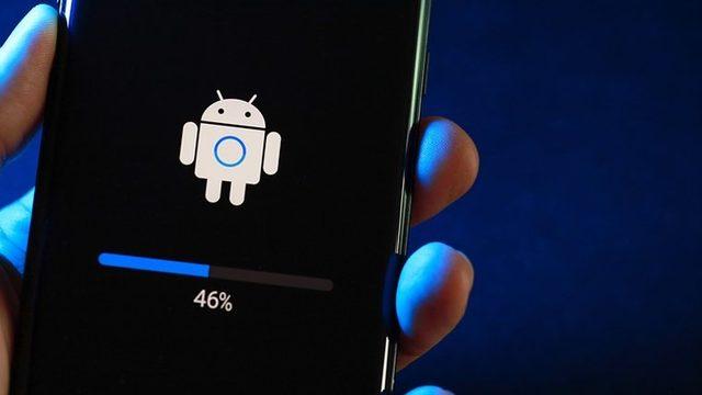 Android 13 ile Birlikte Güncellemelere İyileştirme Geliyor: Telefonunuza Gelen Güncellemeyi Ertelemenize Gerek Kalmayacak