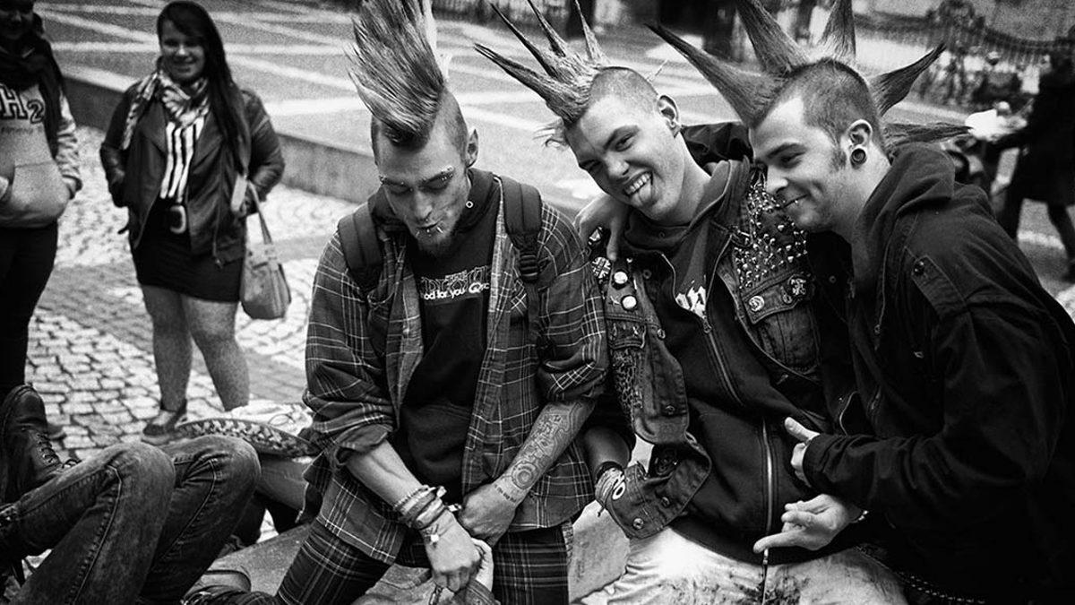 Netflix’in Yeni Dizisi Uysallar’la Gündeme Gelen ‘Kaos Sevdalısı’ Punk Müziğin Tarihi