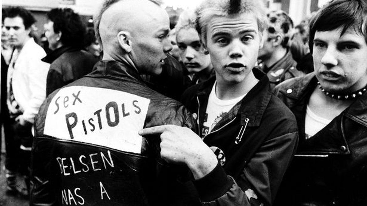 Netflix’in Yeni Dizisi Uysallar’la Gündeme Gelen ‘Kaos Sevdalısı’ Punk Müziğin Tarihi