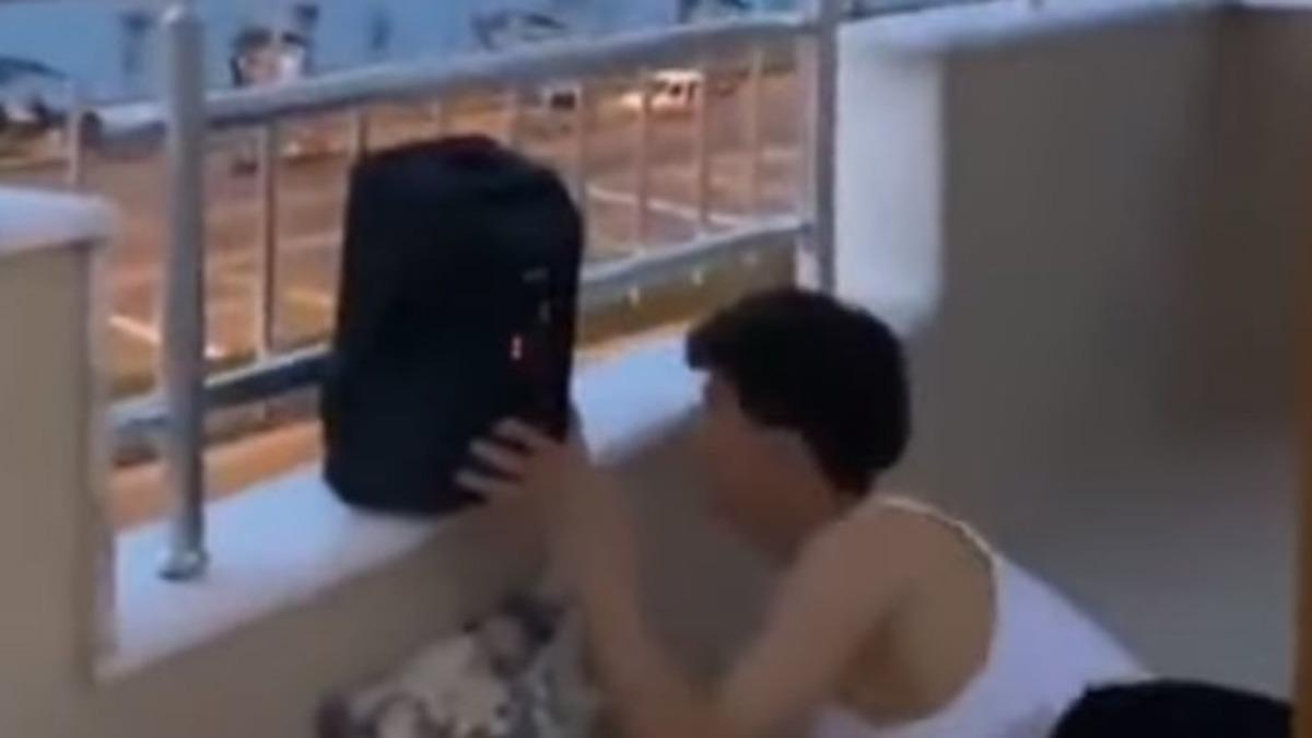 İftardan Önce Mahalleye Ezan ’Şakası’ Yapıp Oruç Bozdurduğu Söylenen Genç Sosyal Medyada Gündem Oldu [Video]