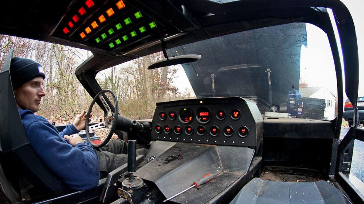 Cyberpunk 2077’den Fırlamış Gibi Duran 8 Tekerlekli Efsane Araba