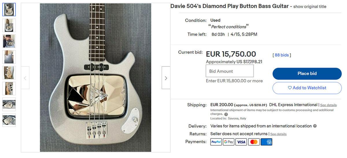 YouTuber, 10 Milyon Abone İçin Verilen ’Elmas Plaket’ten Gitar Yapıp Açık Artırmaya Koydu