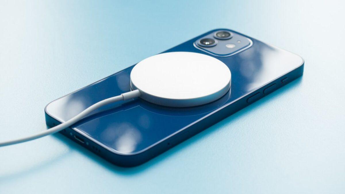 Apple: iPhone 12’nin Mıknatısları Tıbbi Aygıtlarda Parazite Yol Açabilir [Risk, Eski iPhone’lar Kadar]