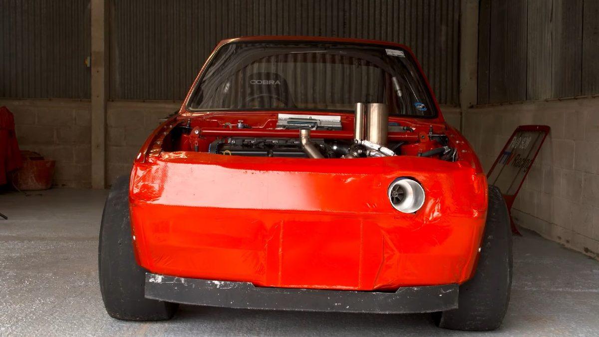 39 Yaşındaki Ford Fiesta’ya 820 Beygirlik Motor Takıldı: Bu Sefer Asfalt Değil Araba Ağladı [Video]