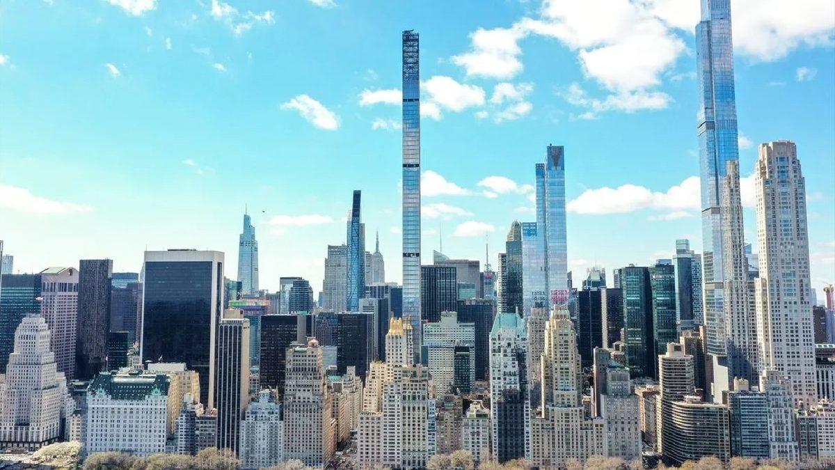 Dünyanın En İnce Gökdeleninin İnşası Tamamlandı: Binadaki Dairelerin Fiyatları Dudak Uçuklattı