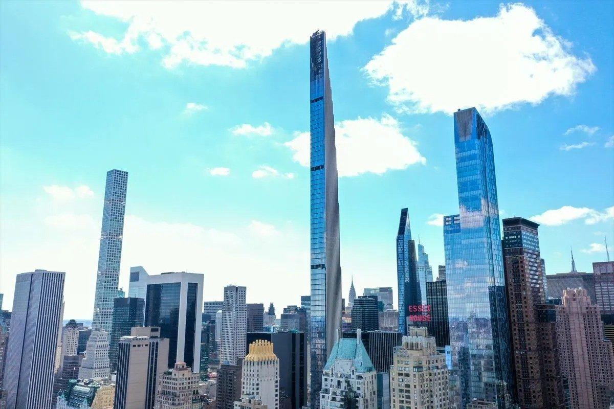 Dünyanın En İnce Gökdeleninin İnşası Tamamlandı: Binadaki Dairelerin Fiyatları Dudak Uçuklattı