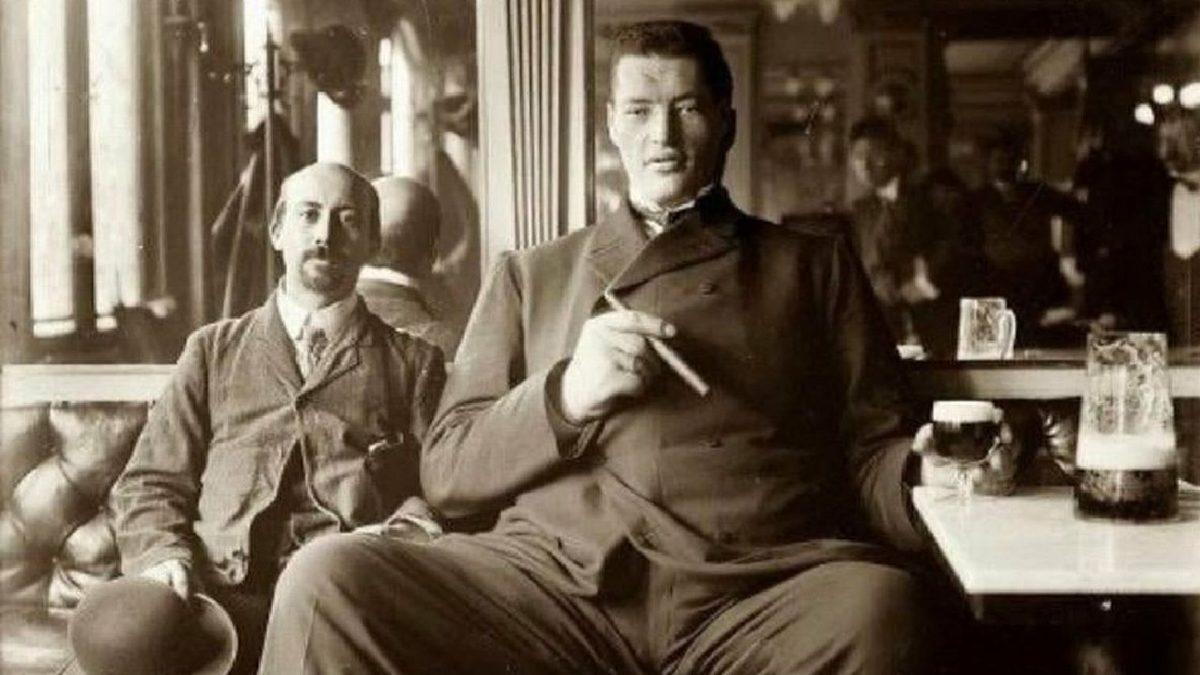 Dünyaya Bir Cüce Olarak Gelip Dev Olarak Yaşamını Yitiren Adam Rainer’ın Şaşkınlık Veren Hikayesi