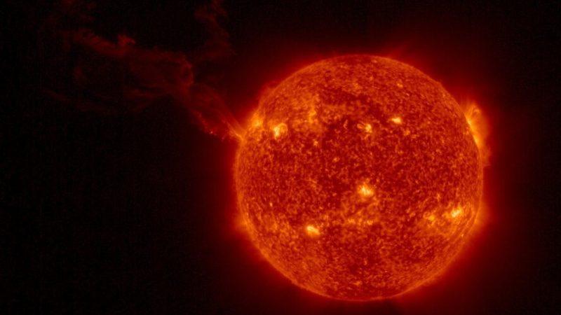 Pazartesi Günü Gerçekleşen Güneş Patlaması, Bugün Dünya’yı Vuracak: Elektrik ve İnternette Kesintiler Olabilir...