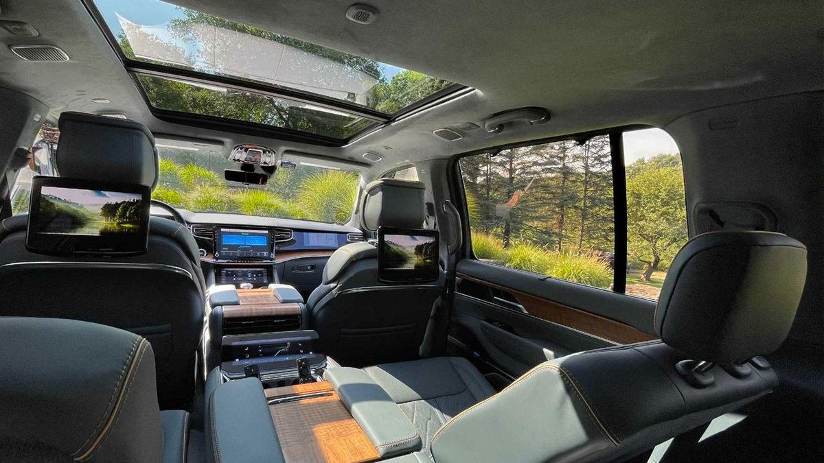 Dört Tekerlekli Saray 2023 Model Jeep Wagoneer L Tanıtıldı: İşte Baktıkça İç Çekeceğiniz Tasarımı ve Özellikleri