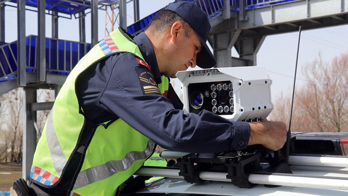 Sürücülerin Yeni Kabusu Olacak Yerli Mobil Radar Sisteminin Kullanımına Başlandı: Arabaya Takılıp, Gece Gündüz Ceza Yazabiliyor…