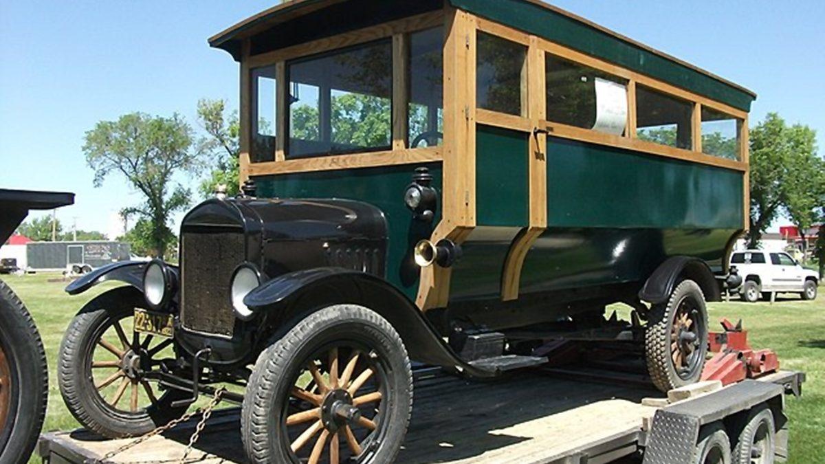 Amerikan Filmlerindeki Okul Otobüslerinin Hepsi Neden Sarı ve Tasarımları Aynı?