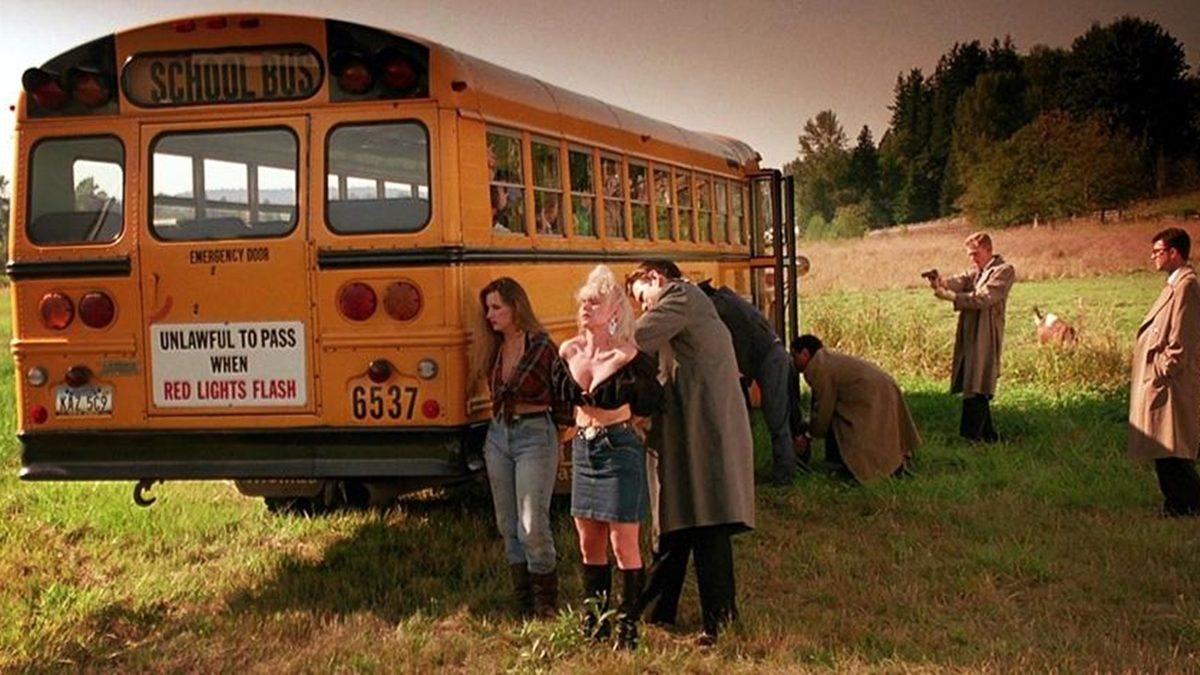 Amerikan Filmlerindeki Okul Otobüslerinin Hepsi Neden Sarı ve Tasarımları Aynı?