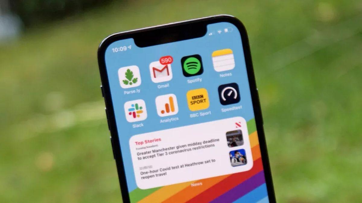 iPhone 13, Çentikten Daha Kalın Çerçeveyle Kurtulabilir