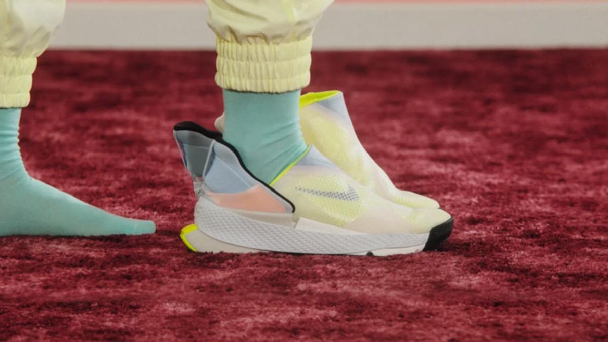 Nike, El Kullanmadan Şıp Diye Giyilebilen Spor Ayakkabısını Tanıttı