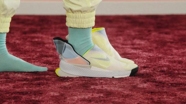 Nike, El Kullanmadan Şıp Diye Giyilebilen Spor Ayakkabısını Tanıttı