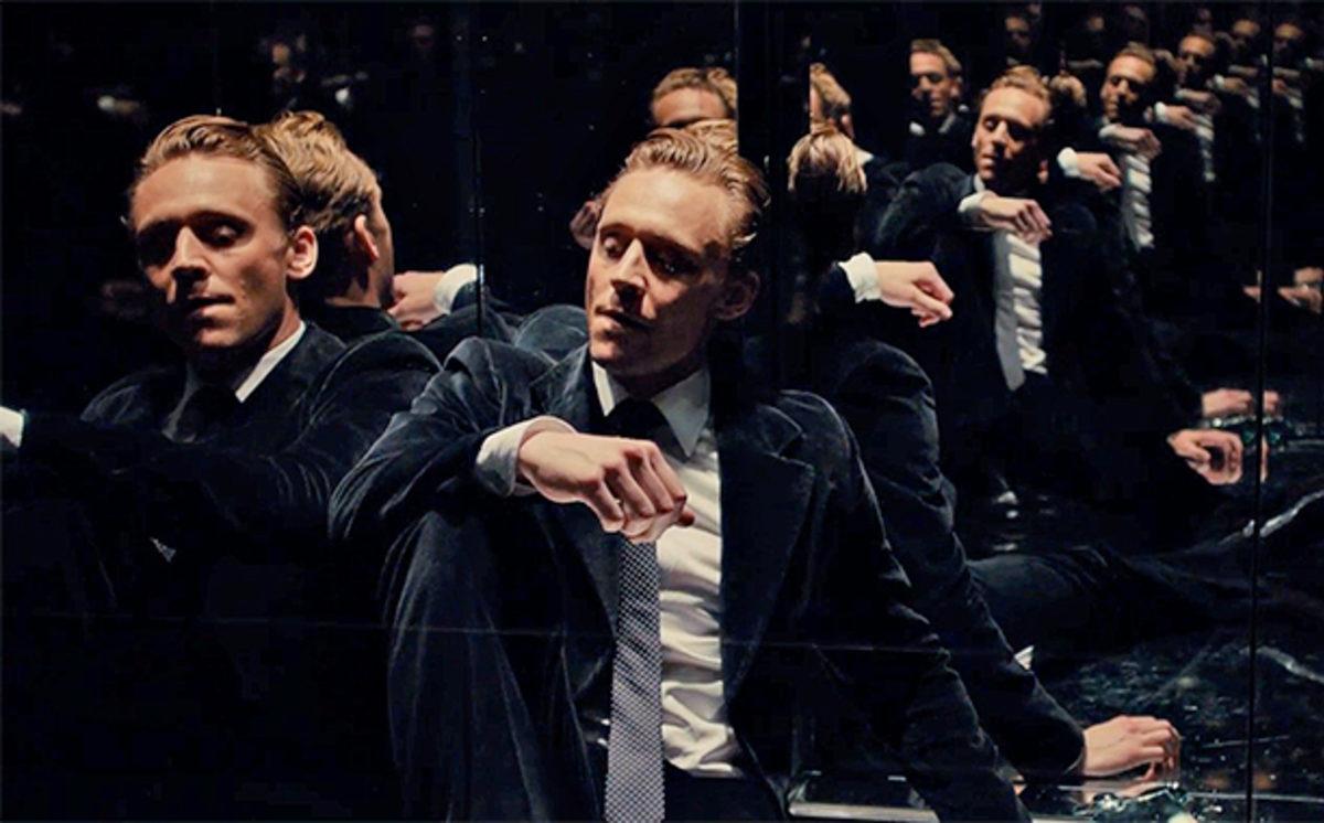 Filmlerdeki Ayna Sahnelerinde Kameralar Nasıl Oluyor da Görünmüyor?