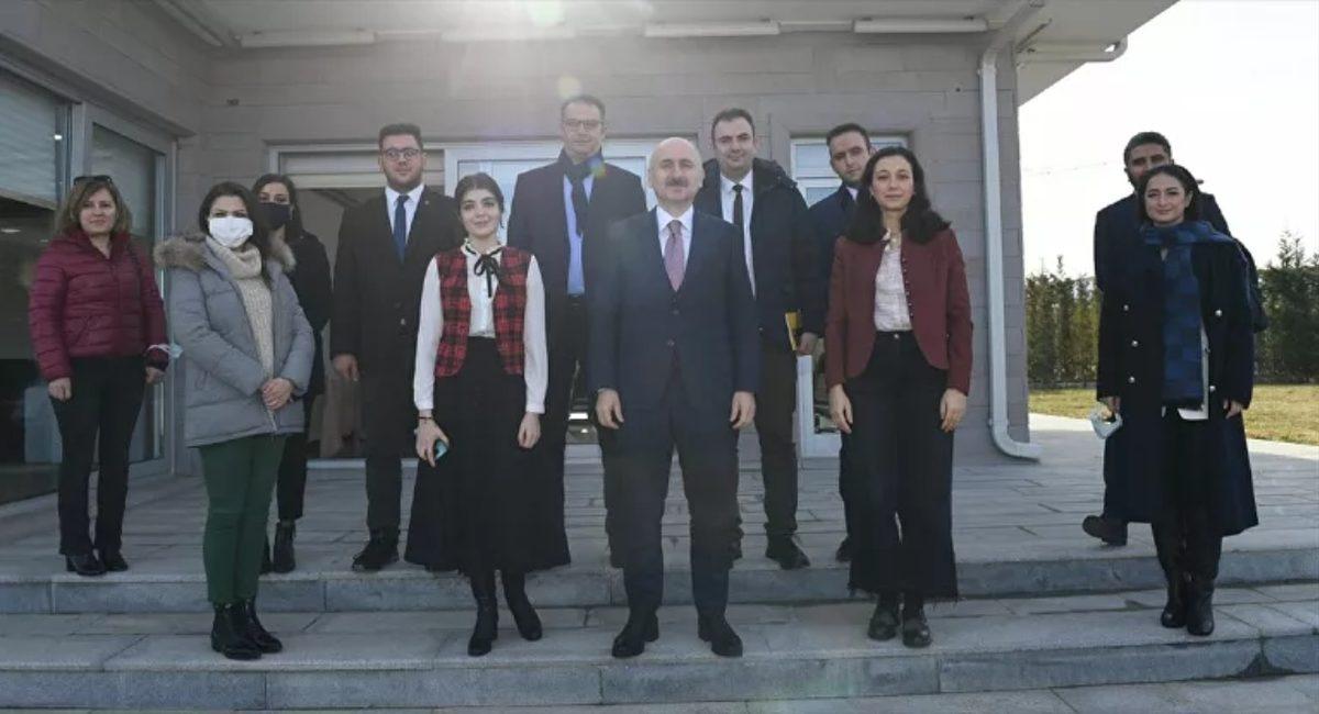 Ulaştırma Bakanı Karaismailoğlu, Soylu’nun Paylaşımlarını Kısıtlayan Twitter’a Ağır Yüklendi