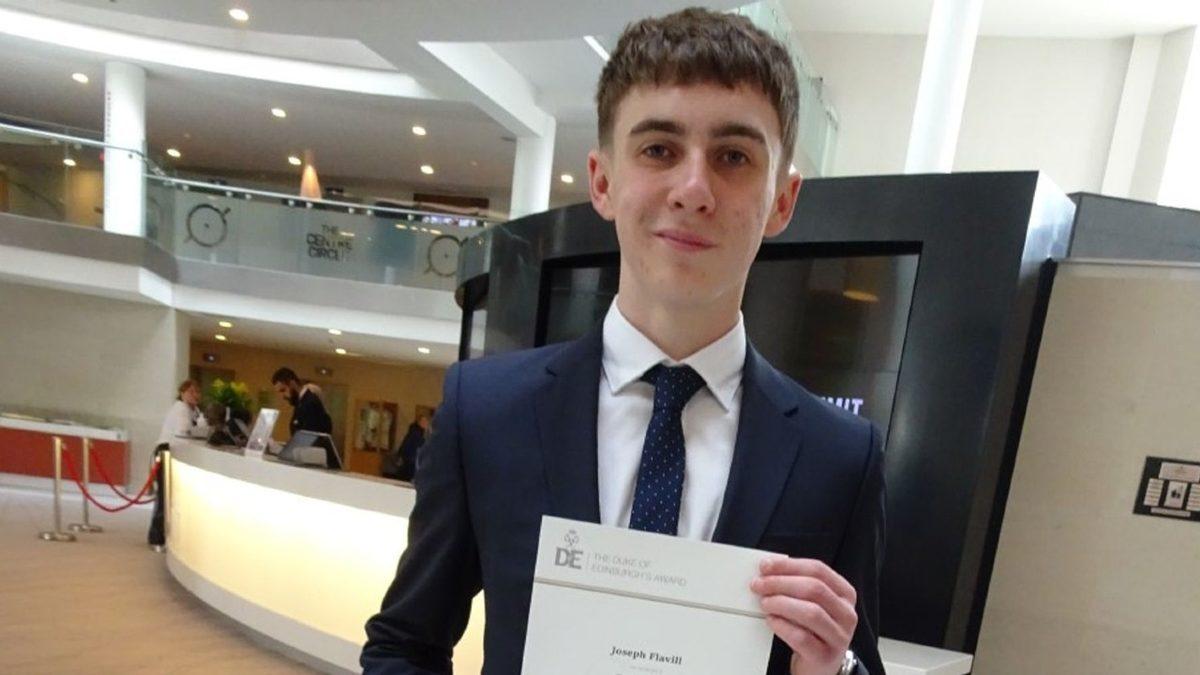 10 Aydır Komada Olup Yeni Yeni İyileşen Bir İngilizin COVID-19 Salgınından Haberi Yok